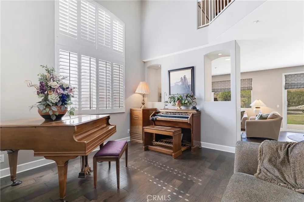 12119 Via Santa Barbara Sylmar, CA 91342