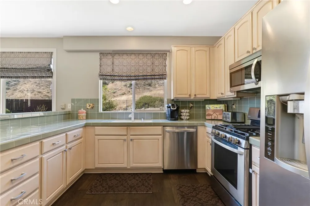 12119 Via Santa Barbara Sylmar, CA 91342