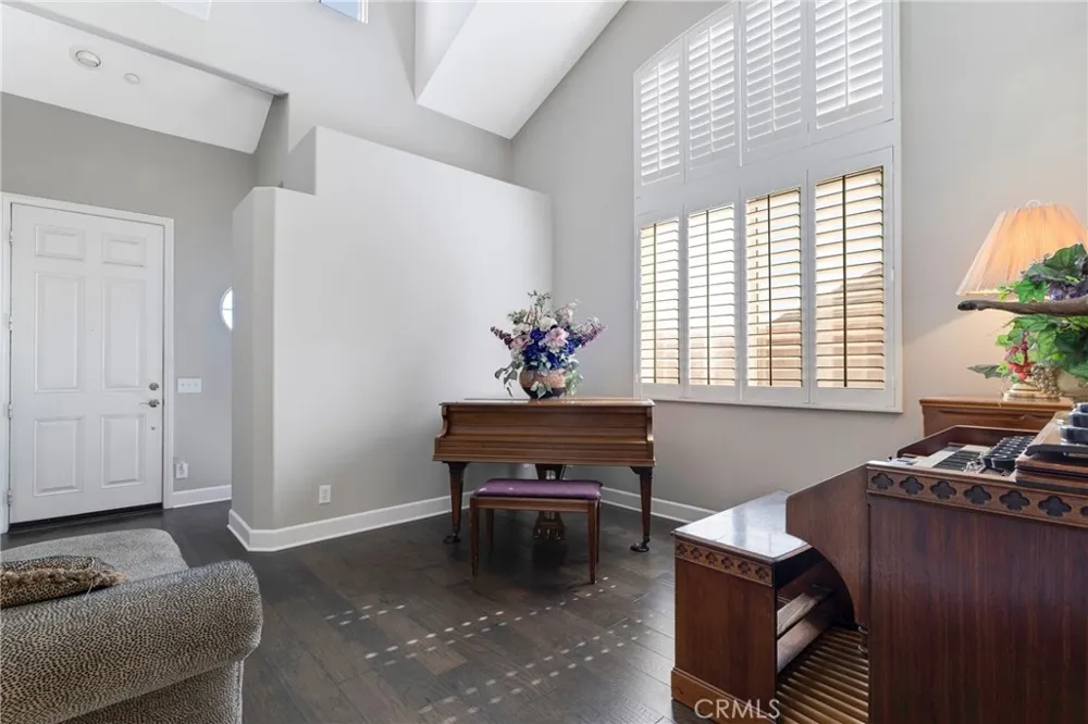 12119 Via Santa Barbara Sylmar, CA 91342