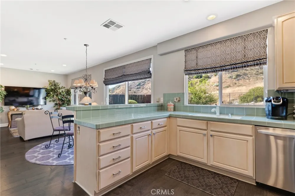 12119 Via Santa Barbara Sylmar, CA 91342