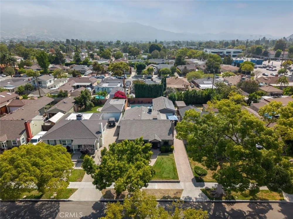 322 S Lincoln Street Burbank, CA 91506