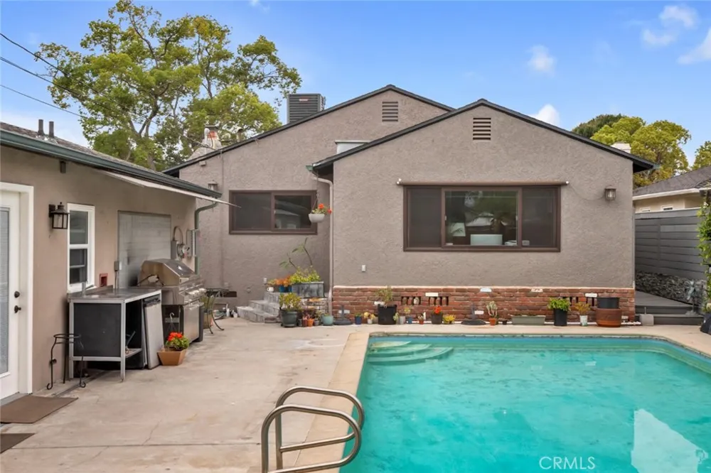 322 S Lincoln Street Burbank, CA 91506