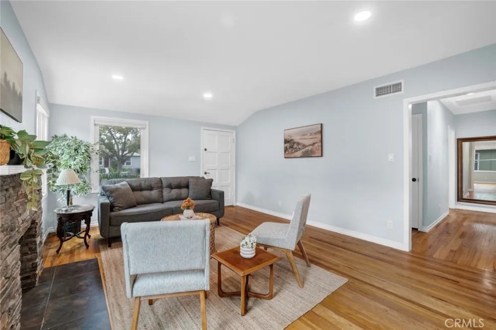 322 S Lincoln Street Burbank, CA 91506