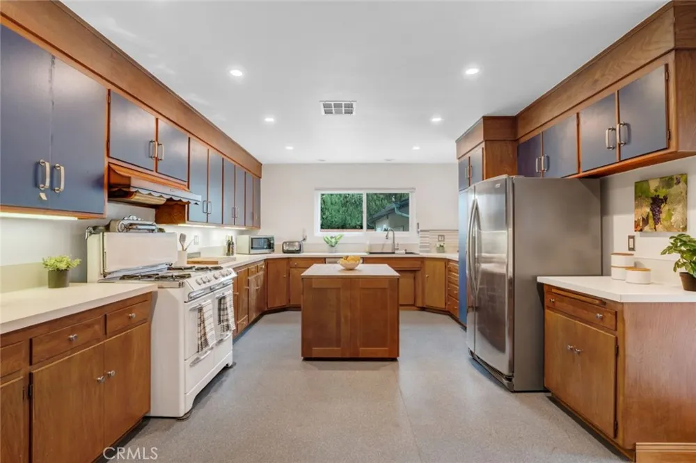322 S Lincoln Street Burbank, CA 91506