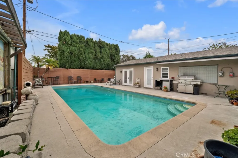 322 S Lincoln Street Burbank, CA 91506