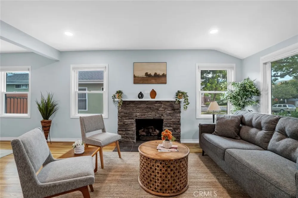 322 S Lincoln Street Burbank, CA 91506
