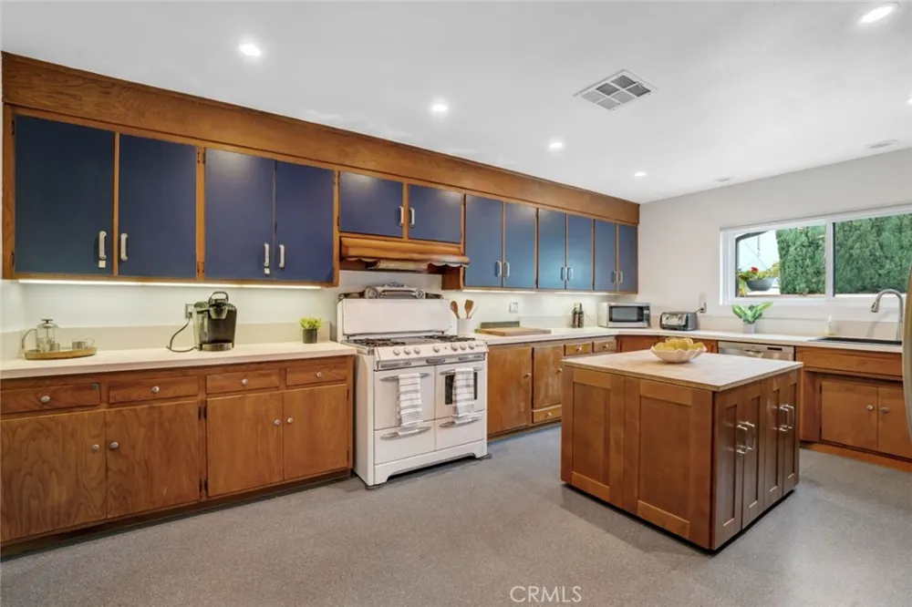 322 S Lincoln Street Burbank, CA 91506