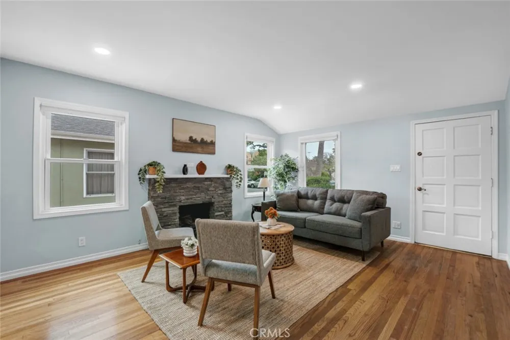 322 S Lincoln Street Burbank, CA 91506