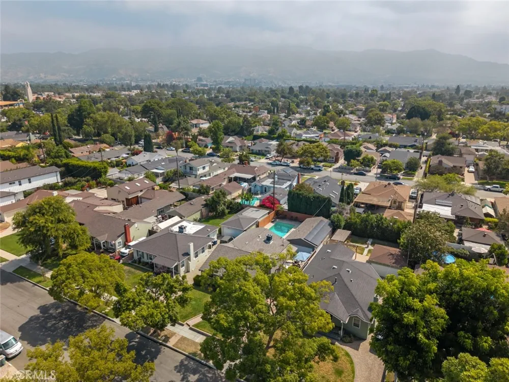 322 S Lincoln Street Burbank, CA 91506