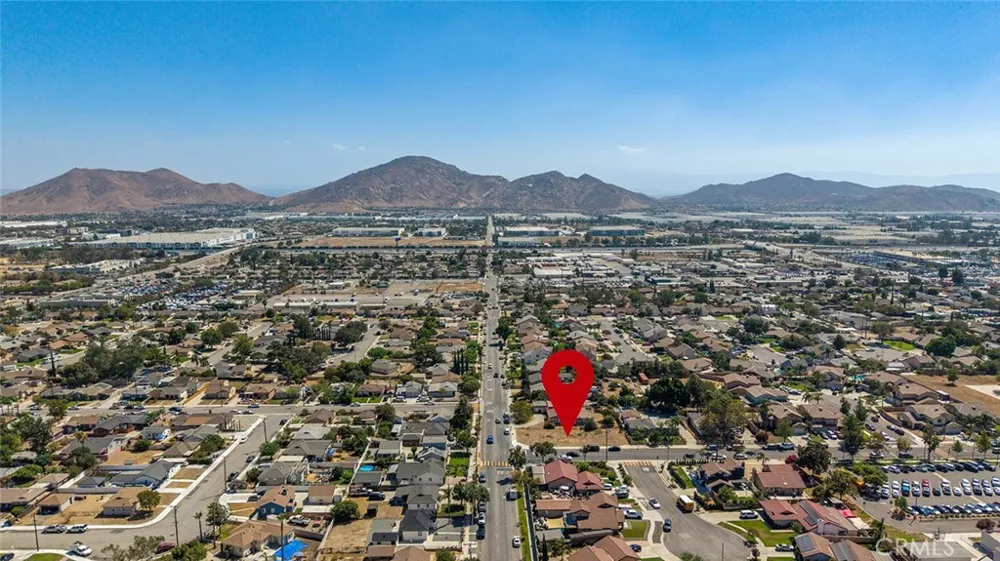 9860 Oleander Fontana, CA 92335