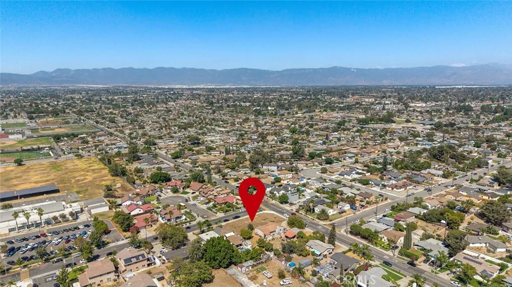 9860 Oleander Fontana, CA 92335
