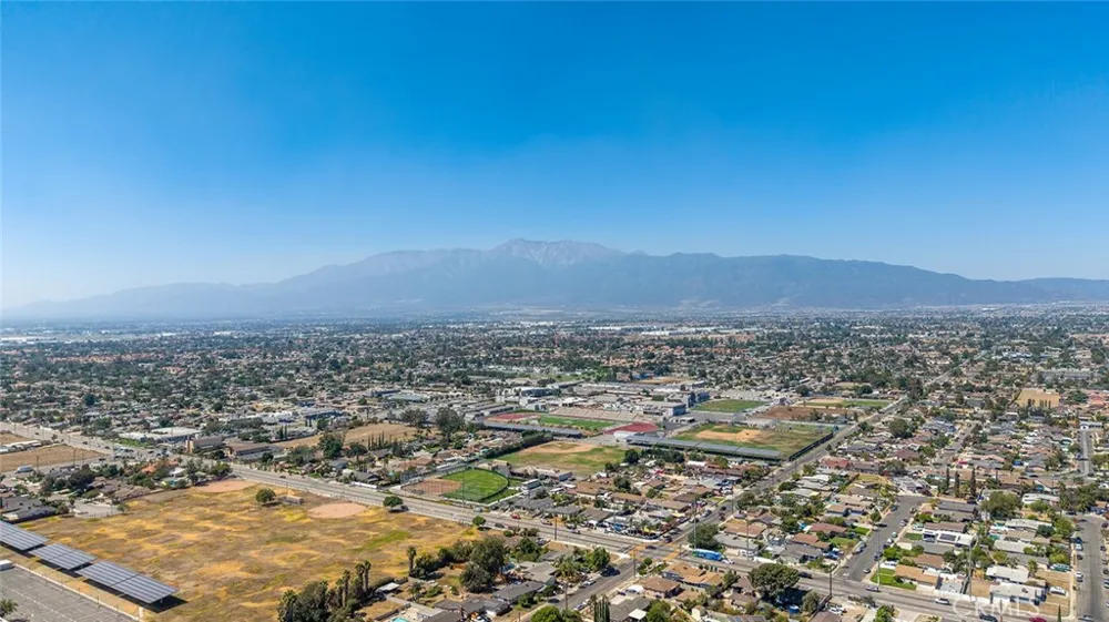 9860 Oleander Fontana, CA 92335