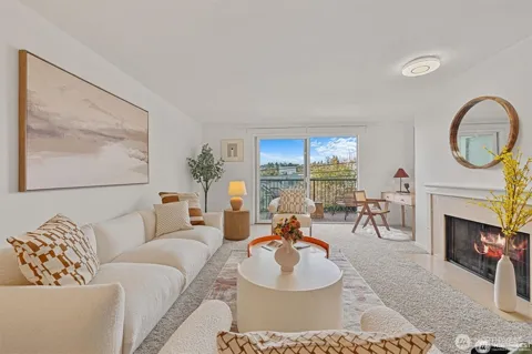 2253 Gilman Drive W #104