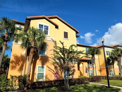 5475 VINELAND ROAD #206