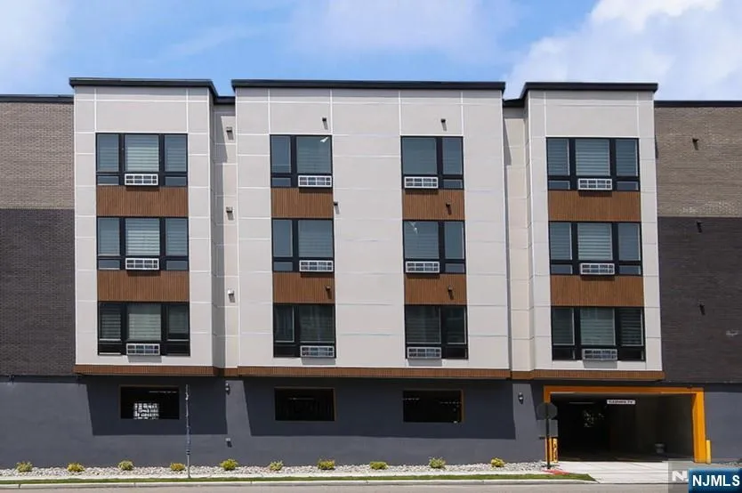 401 E Central Boulevard 4B Palisades Park, NJ 07650