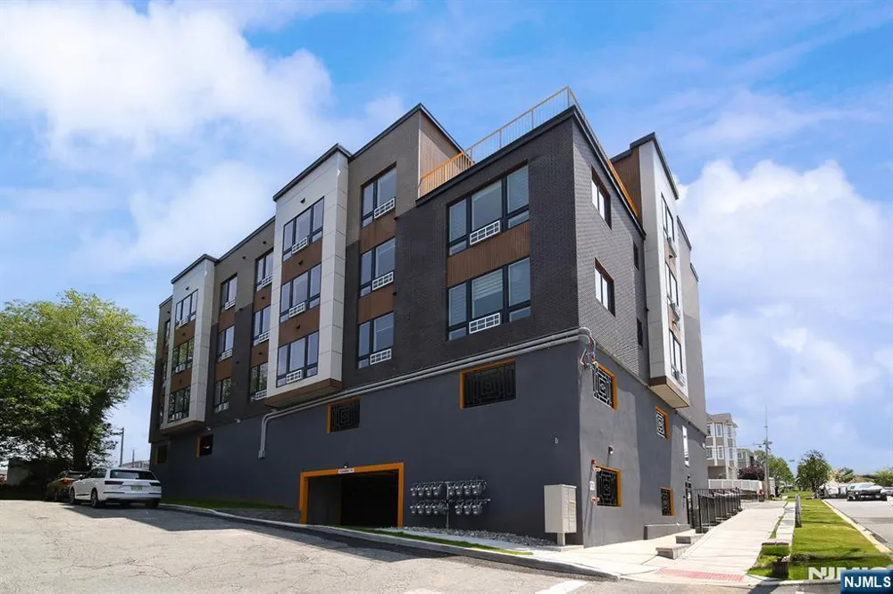 401 E Central Boulevard 4B Palisades Park, NJ 07650