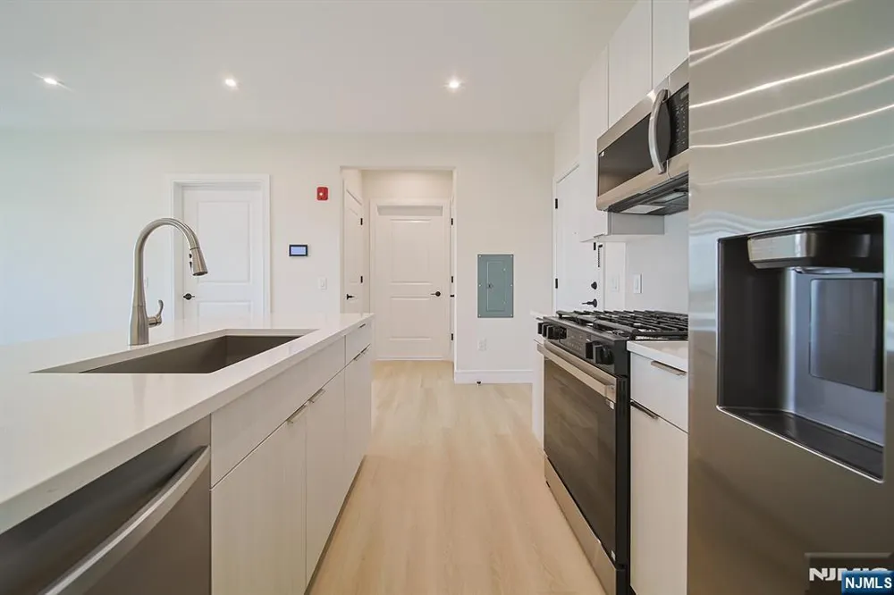 401 E Central Boulevard 4B Palisades Park, NJ 07650