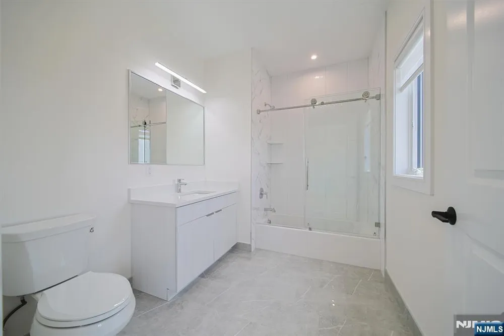 401 E Central Boulevard 4B Palisades Park, NJ 07650