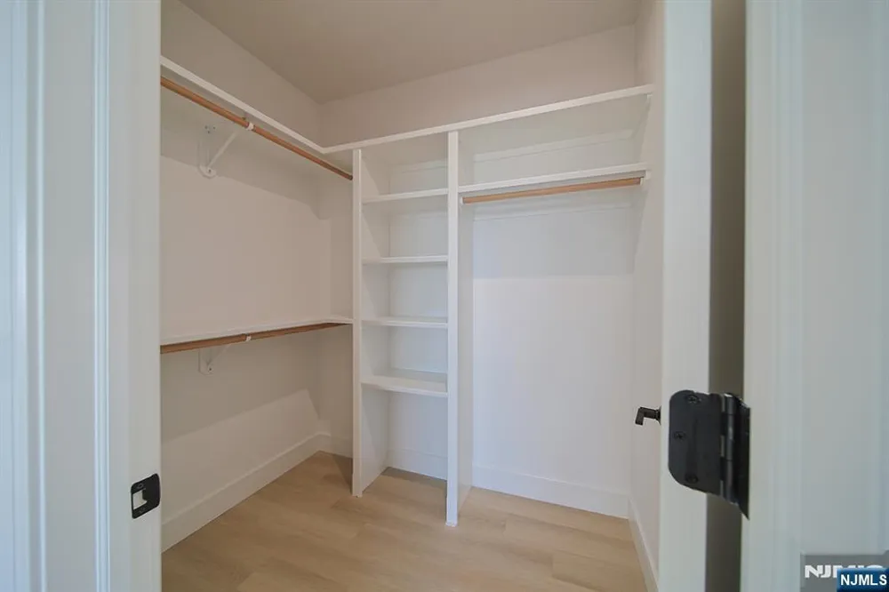 401 E Central Boulevard 4B Palisades Park, NJ 07650