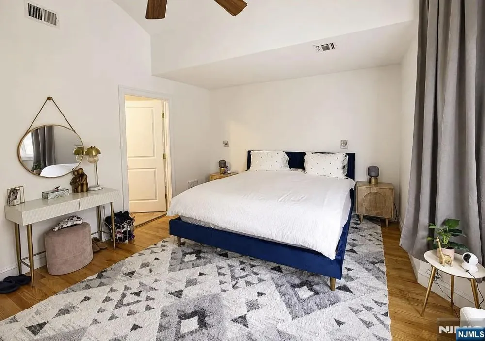 461 5TH B Palisades Park, NJ 07650