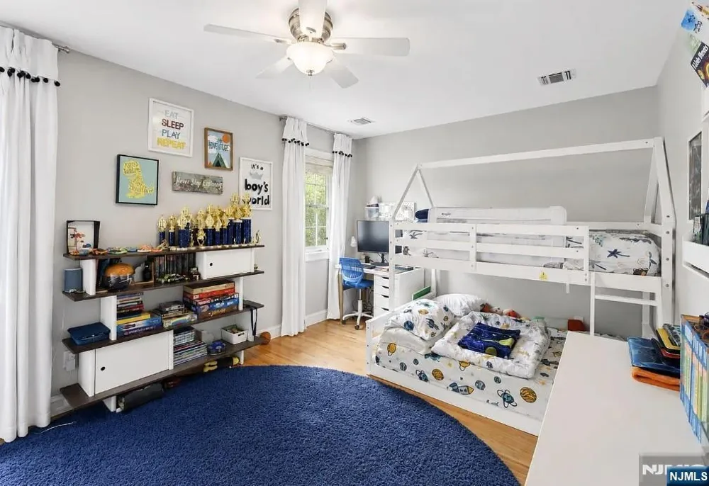 461 5TH B Palisades Park, NJ 07650