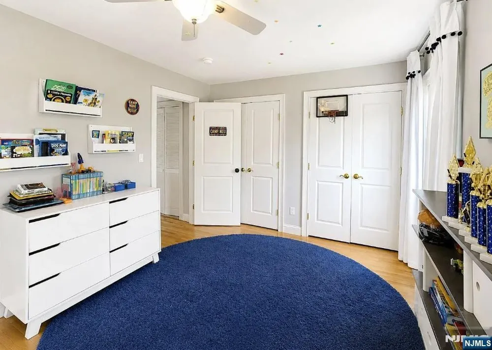 461 5TH B Palisades Park, NJ 07650