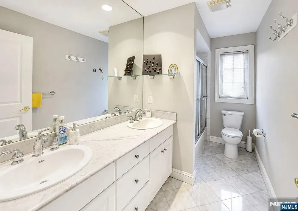 461 5TH B Palisades Park, NJ 07650