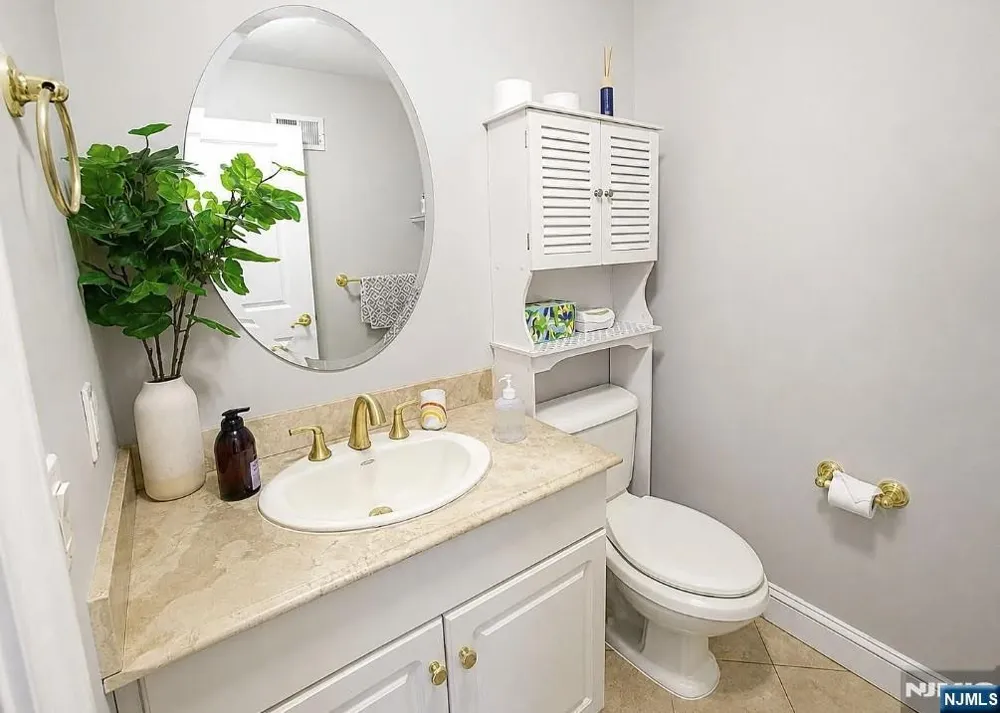 461 5TH B Palisades Park, NJ 07650