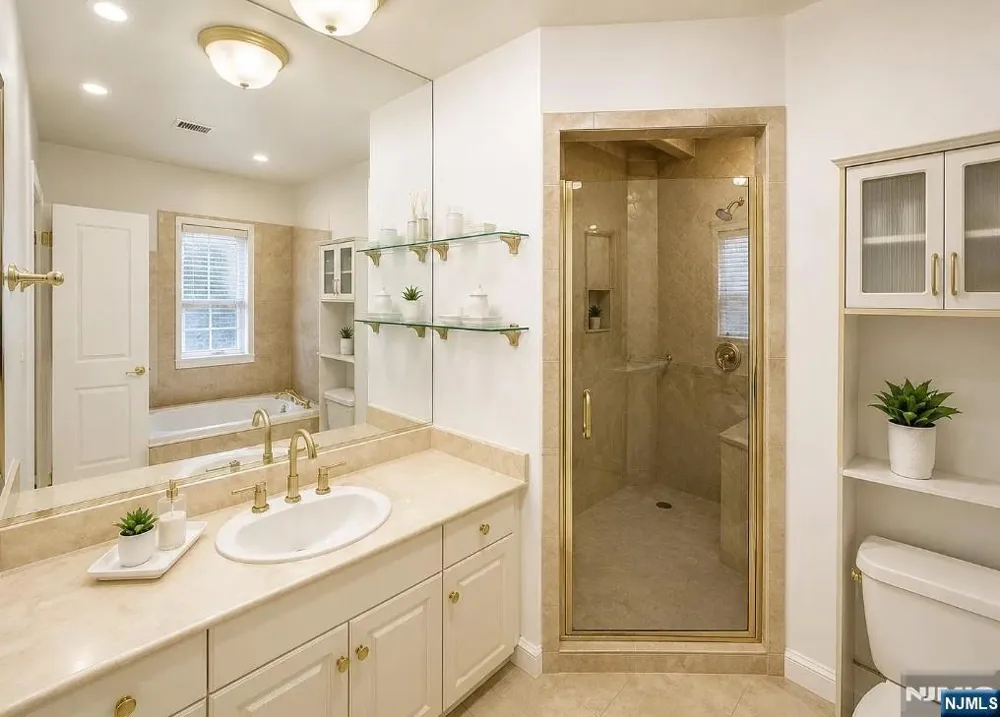 461 5TH B Palisades Park, NJ 07650
