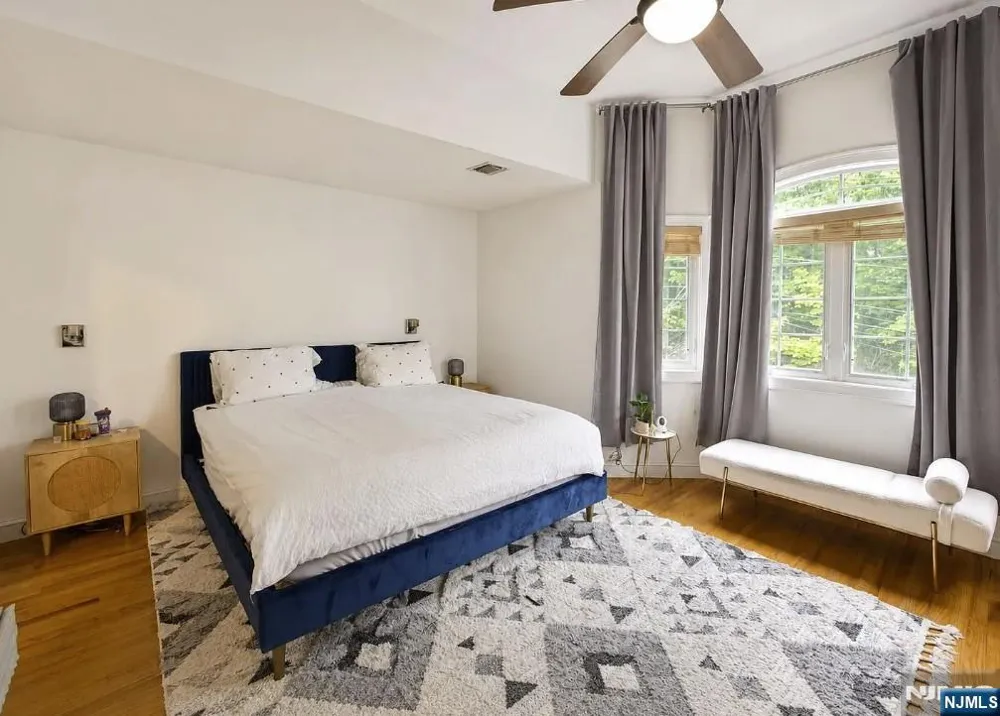 461 5TH B Palisades Park, NJ 07650