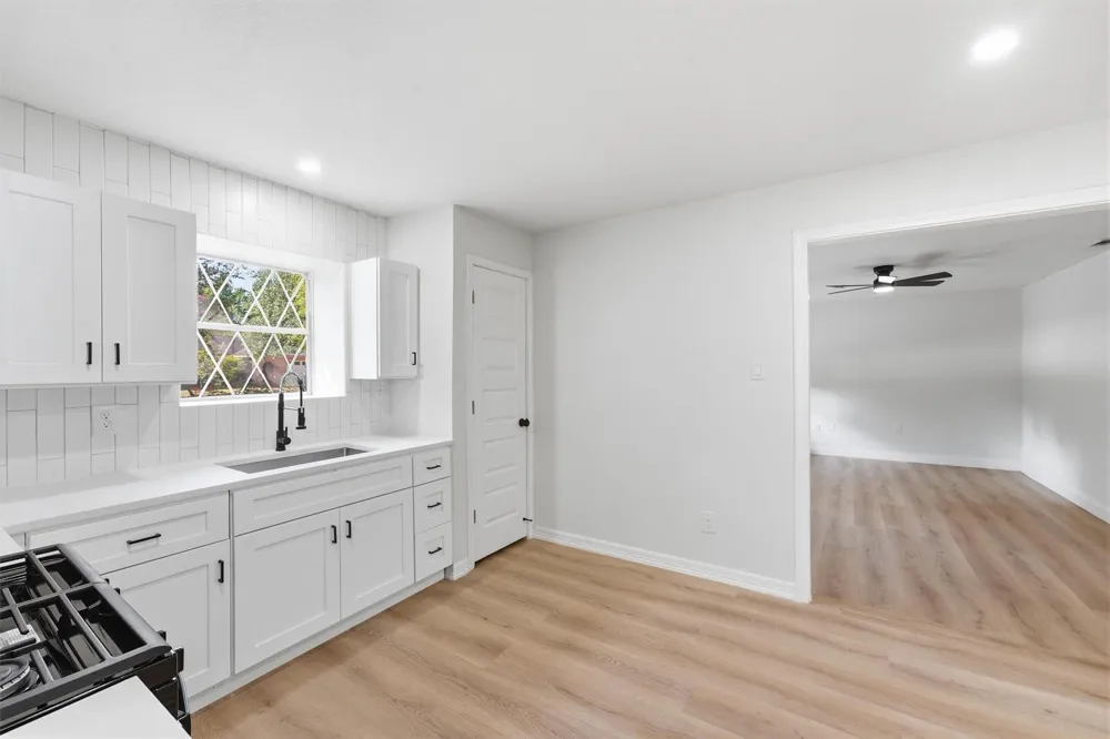 719 Cherry Valley Drive Houston, TX 77336