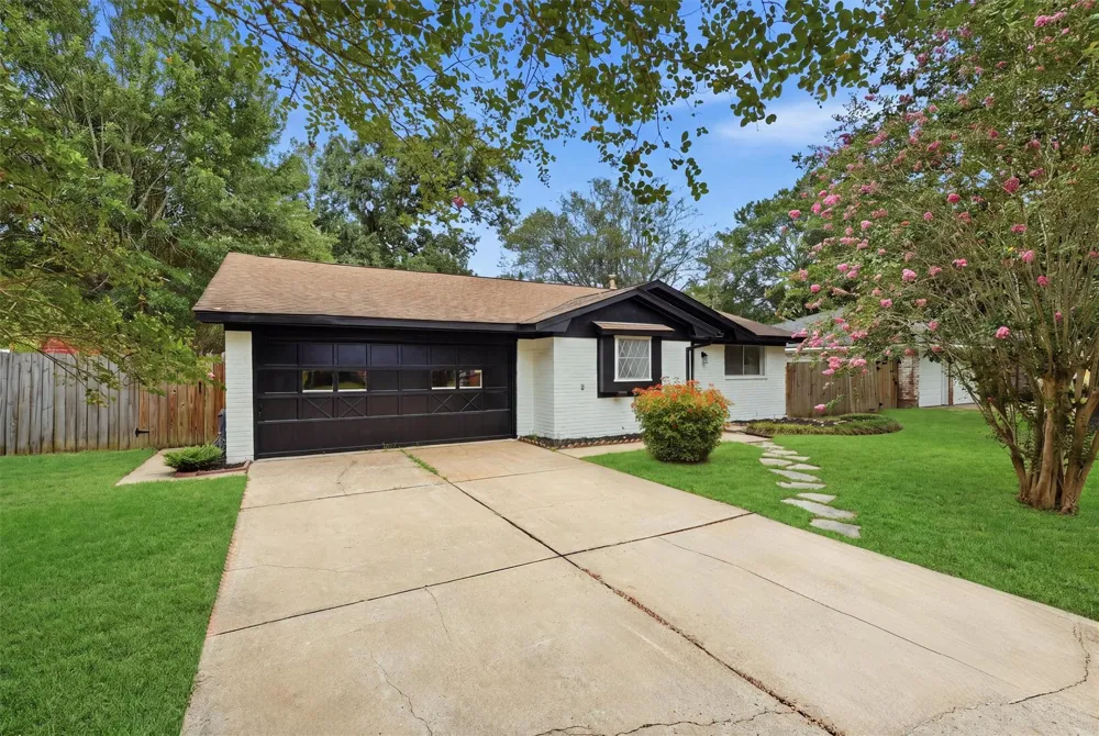 719 Cherry Valley Drive Houston, TX 77336