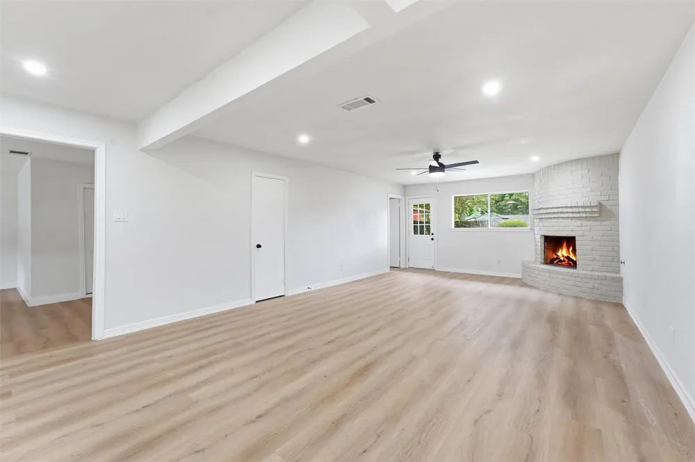 719 Cherry Valley Drive Houston, TX 77336