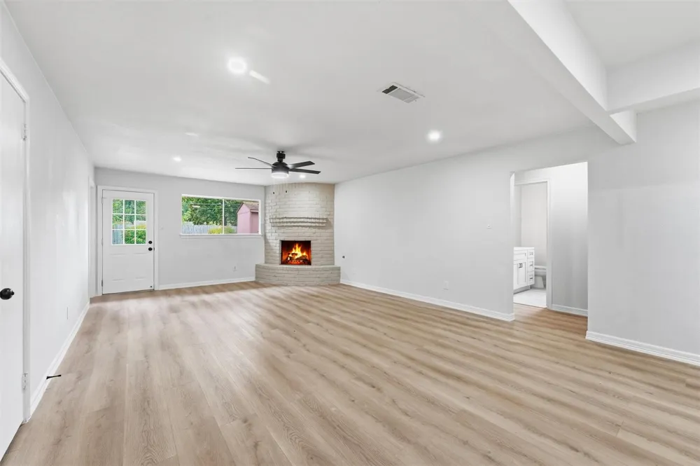 719 Cherry Valley Drive Houston, TX 77336