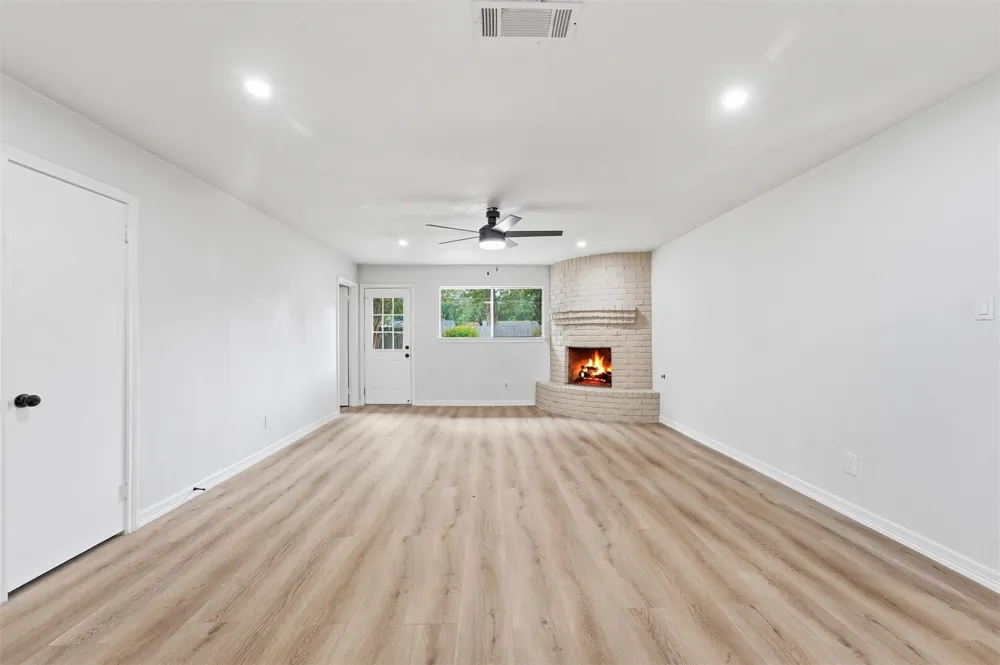 719 Cherry Valley Drive Houston, TX 77336
