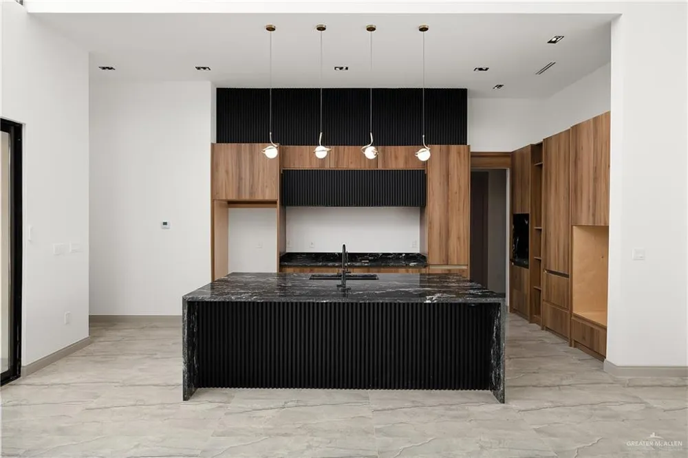 1402 Tierra Encantada Weslaco, TX 78596