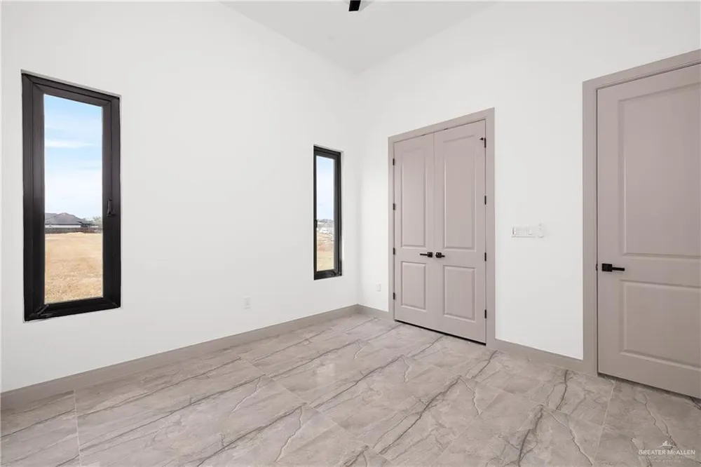 1402 Tierra Encantada Weslaco, TX 78596