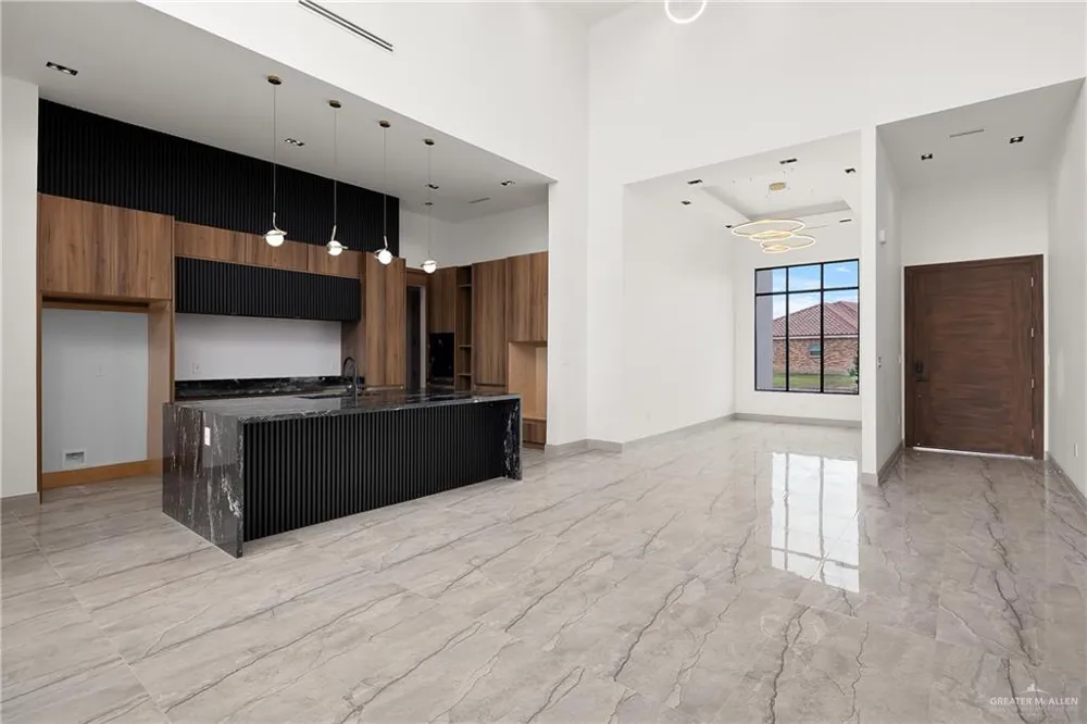 1402 Tierra Encantada Weslaco, TX 78596