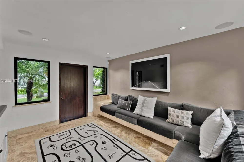 9204 NE 10th Ave Miami Shores, FL 33138
