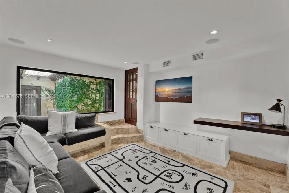 9204 NE 10th Ave Miami Shores, FL 33138