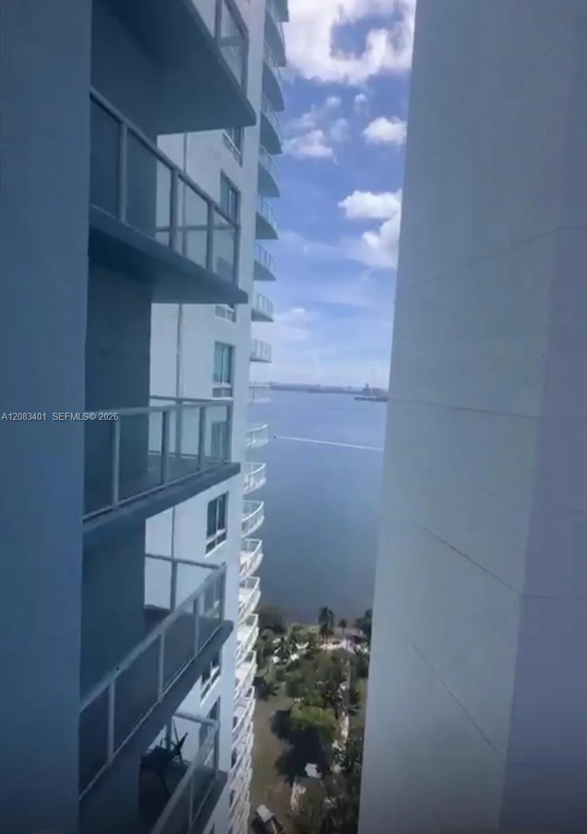 1900 Bayshore Dr #3007 Miami, FL 33132