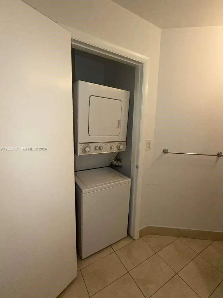 1900 Bayshore Dr #3007 Miami, FL 33132