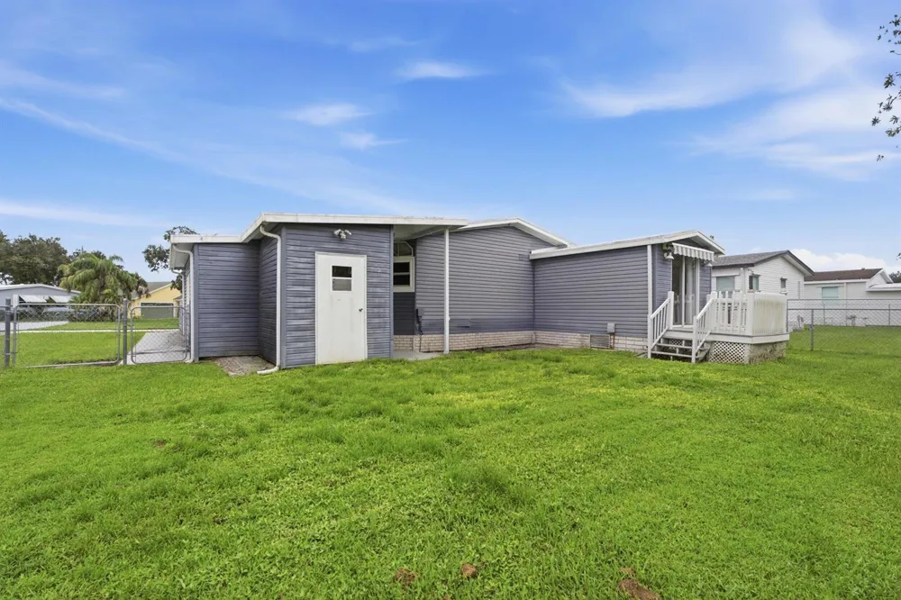 2502 SW VERSAILLES TERRACE Stuart, FL 34997