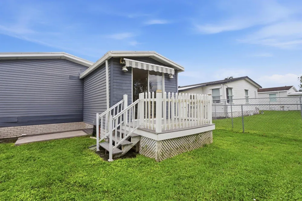 2502 SW VERSAILLES TERRACE Stuart, FL 34997
