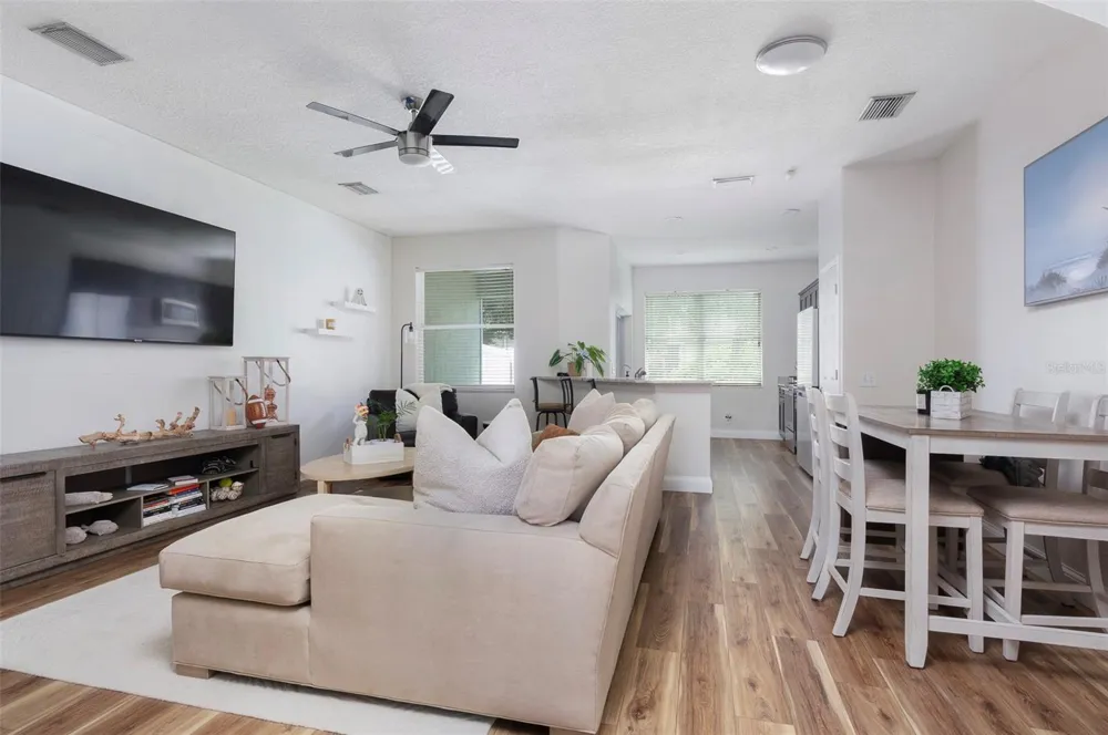 570 VALLANCE WAY NE St Petersburg, FL 33716
