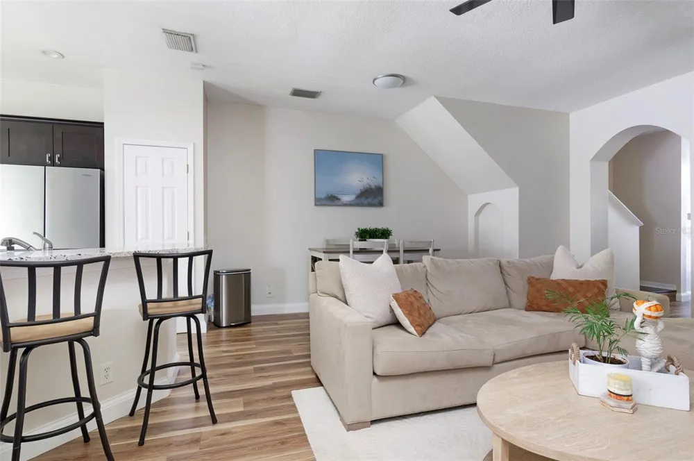570 VALLANCE WAY NE St Petersburg, FL 33716