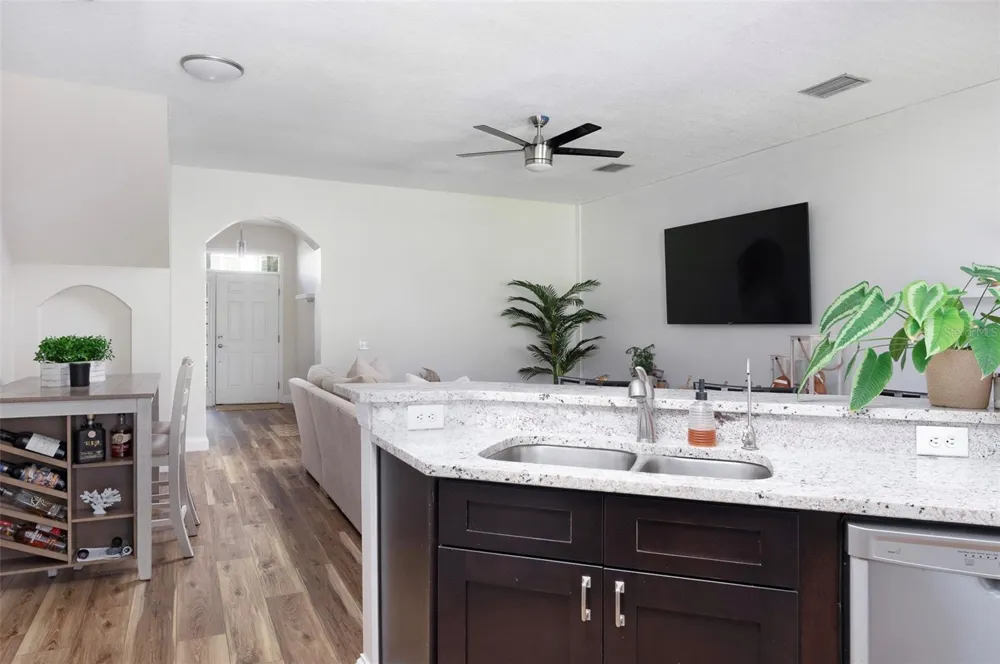 570 VALLANCE WAY NE St Petersburg, FL 33716