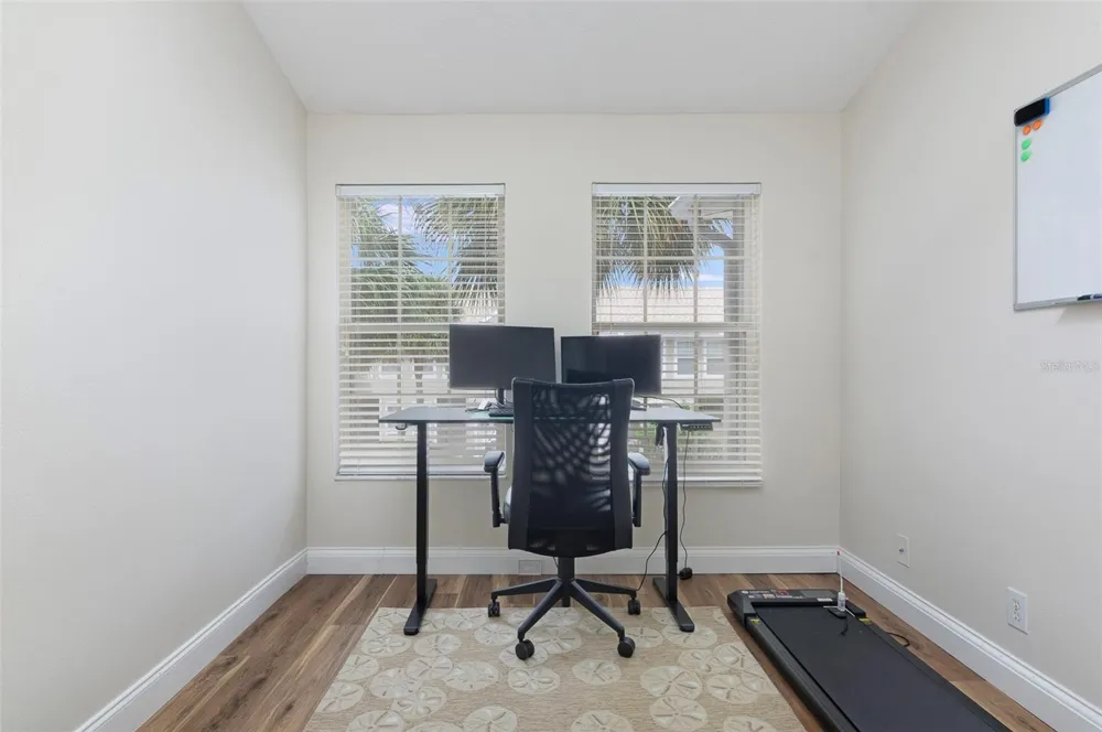 570 VALLANCE WAY NE St Petersburg, FL 33716