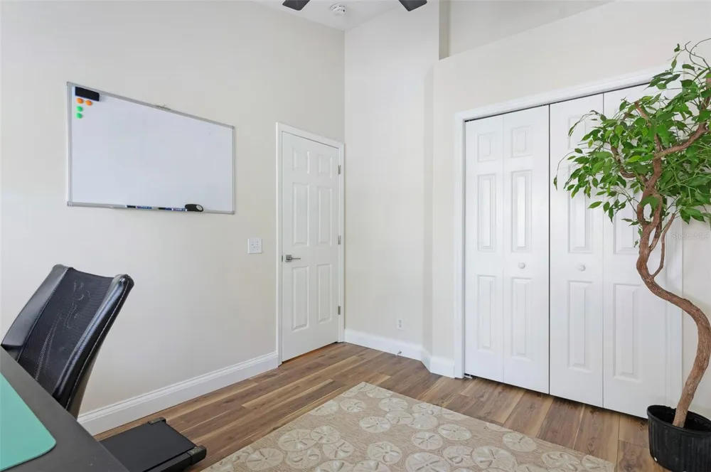 570 VALLANCE WAY NE St Petersburg, FL 33716