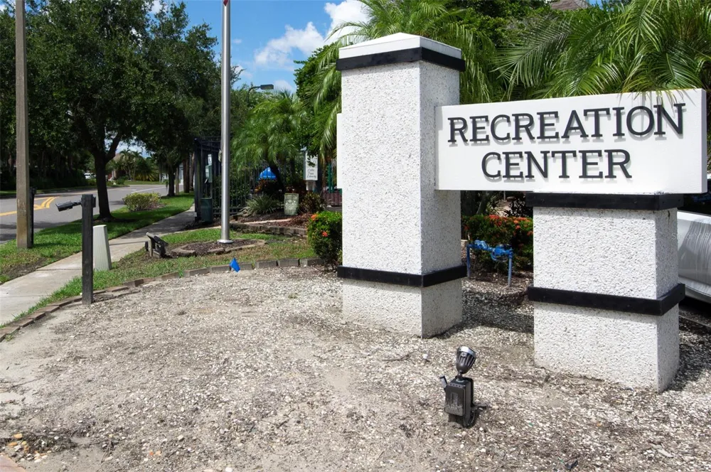 570 VALLANCE WAY NE St Petersburg, FL 33716